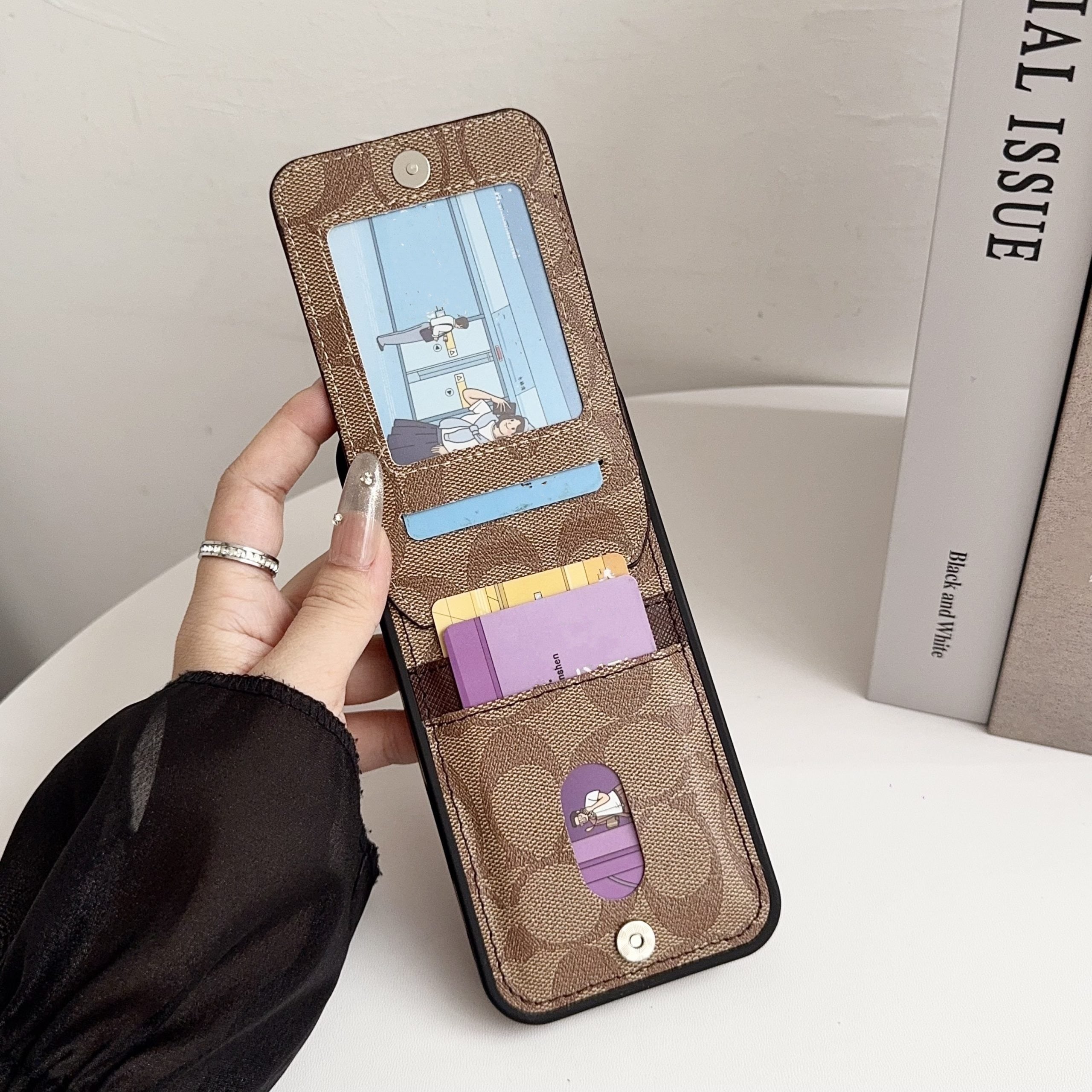 Card Holder Coach iPhone Case for iPhone 17 Series
