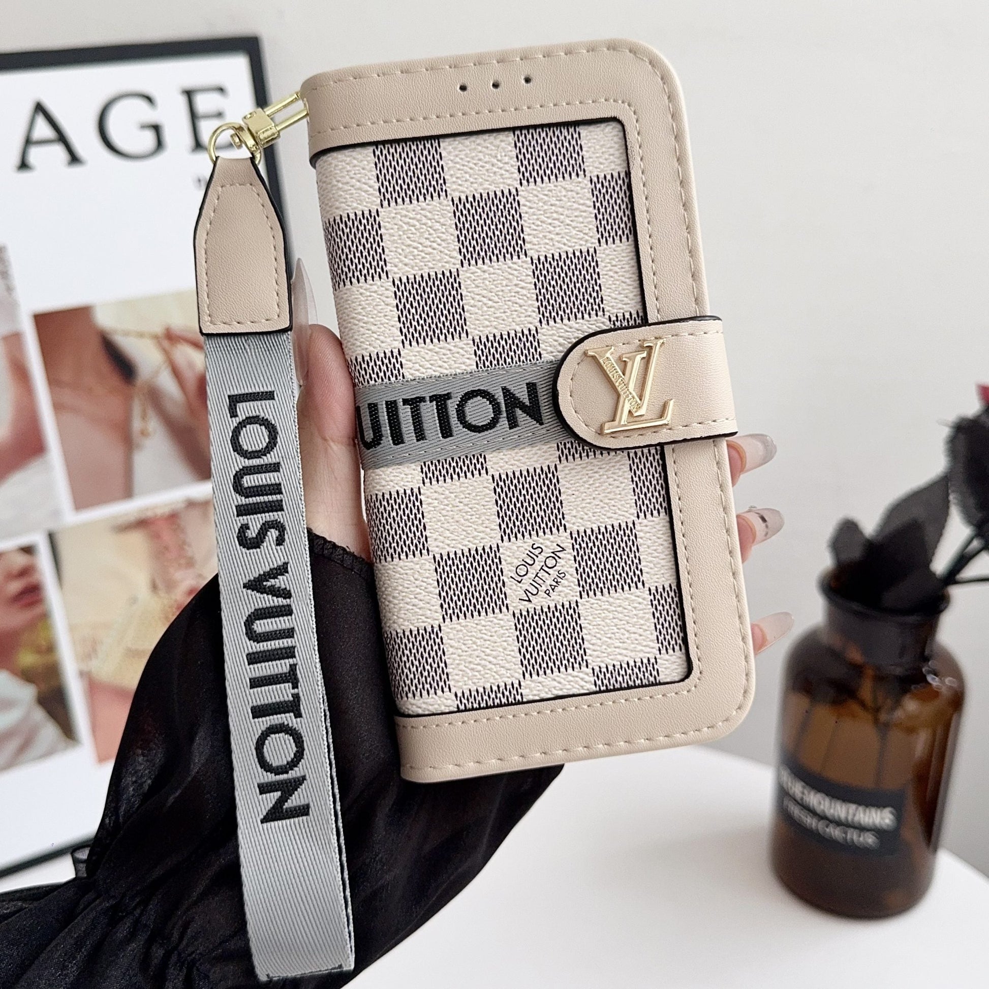 Louis Vuitton Flip Folio iPhone Case 17 Series Pattern LV Leather Black Monogram