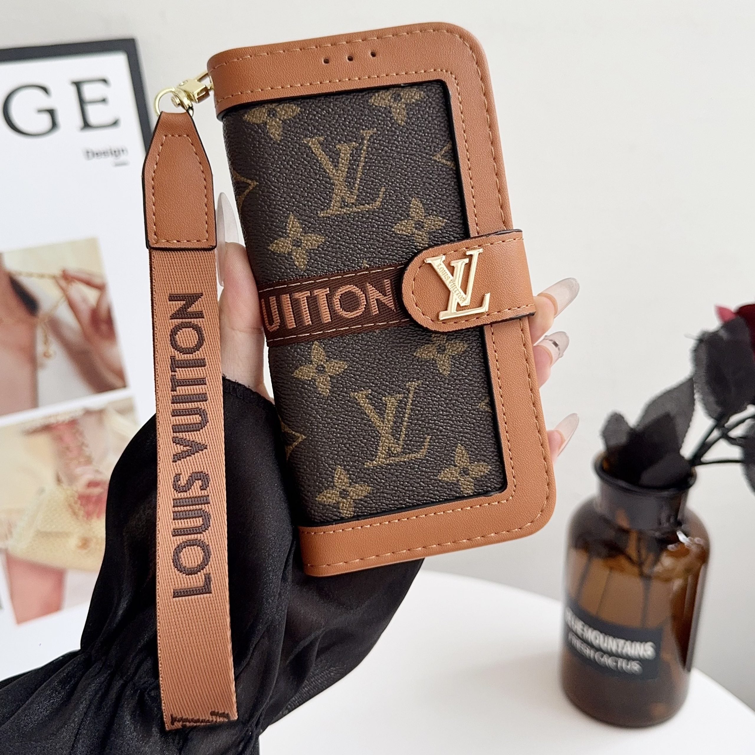 Louis Vuitton Flip Folio iPhone Case 17 Series Pattern LV Leather Black Monogram