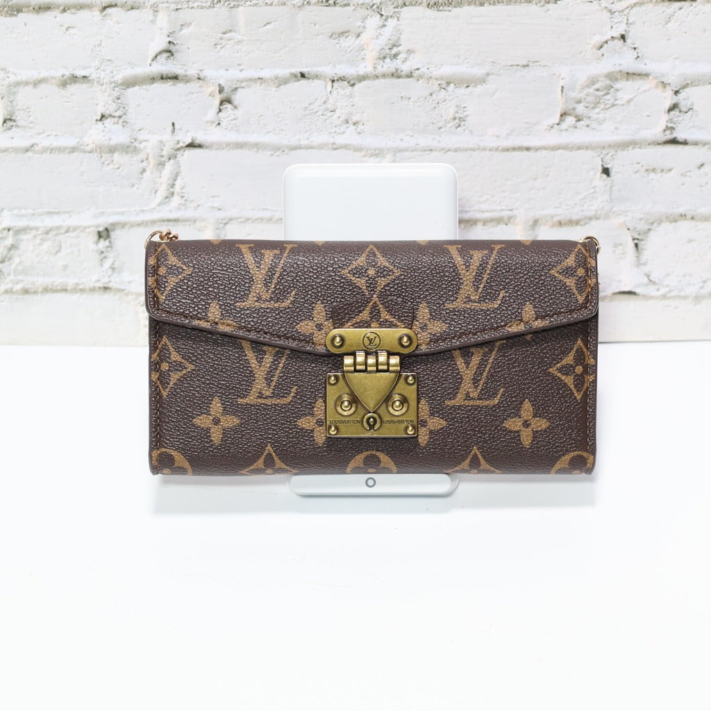 Lou Crossbody Bag iPhone Case With Card Slot For iPhone 17 Pro Max